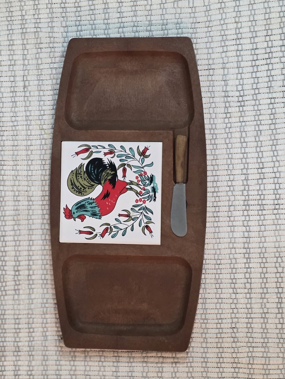 Vintage Brown Wooden Serving Tray with Rooster Tile and Spreader